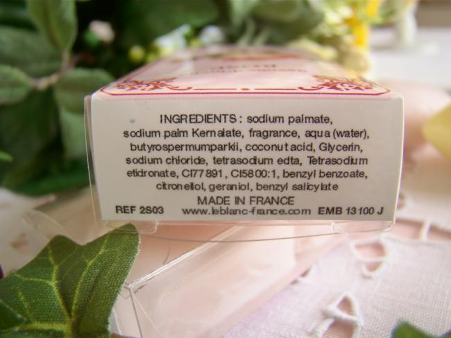 Lovely box with 2 small soaps in Rose fragance, 2 x 25grs