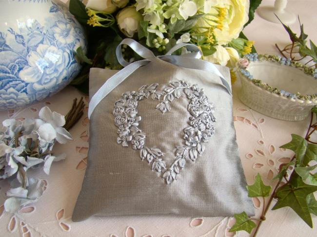 Luxurous lavander sachet in silk with ribbon embroidered heart in pearl grey