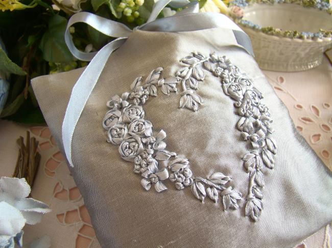 Luxurous lavander sachet in silk with ribbon embroidered heart in pearl grey