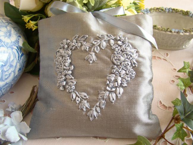 Luxurous lavander sachet in silk with ribbon embroidered heart in pearl grey