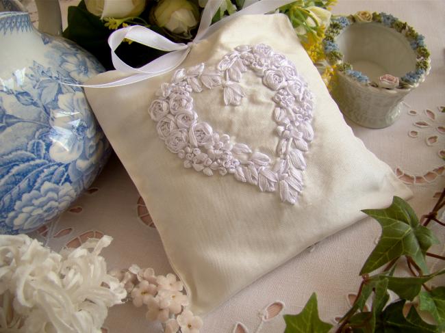 Luxurous lavander sachet in silk with ribbon embroidered heart in ivory & white