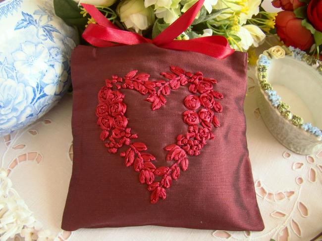 Luxurous lavander sachet in silk with ribbon embroidered heart in red & ruby