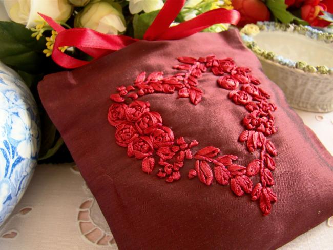 Luxurous lavander sachet in silk with ribbon embroidered heart in red & ruby