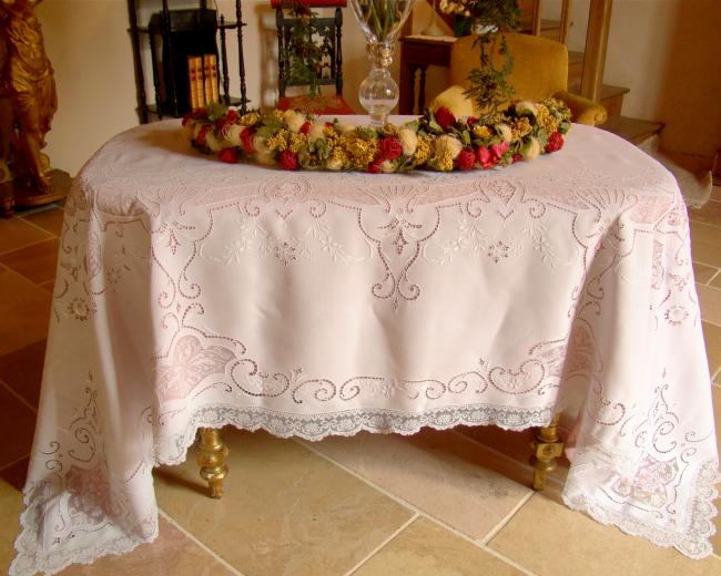 Gorgeous italian bridal tablecloth with Richelieu embroidery and fillet lace