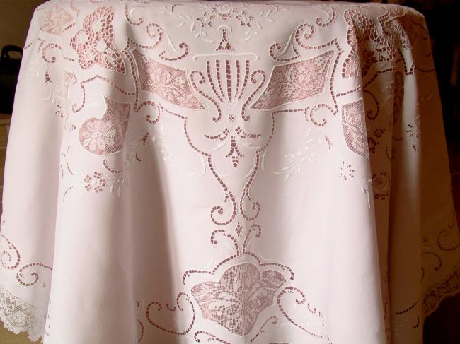 Gorgeous italian bridal tablecloth with Richelieu embroidery and fillet lace