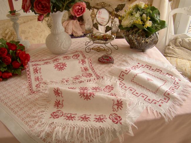 Lovely set of 3 doilies in damask with red embroidery 1900