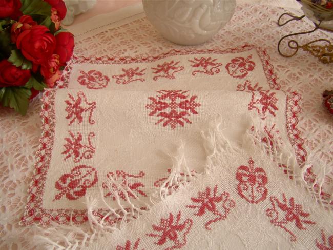 Lovely set of 3 doilies in damask with red embroidery 1900