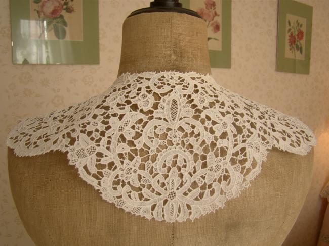 Superb collar in needlework with point de Venise 19th century