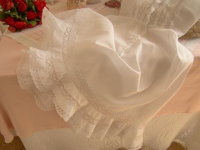 Romantic day gown underwear in batist with flounces of Valenciennes 1900