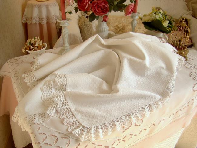 Lovely cradle cover in quilted embossed cotton with hand-made lace