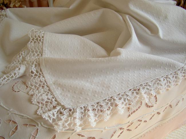 Lovely cradle cover in quilted embossed cotton with hand-made lace