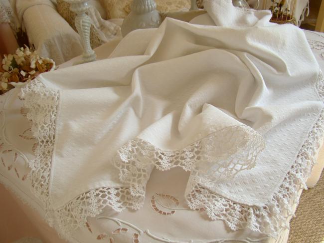 Lovely cradle cover in quilted embossed cotton with hand-made lace