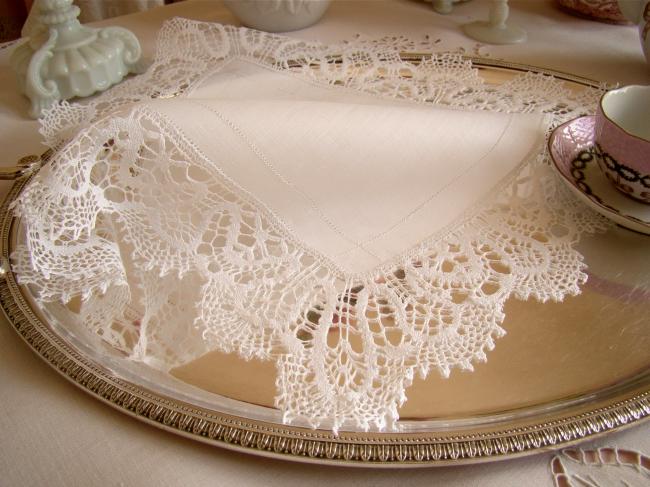 Beautiful table center in fine linen with bobbin lace 1900