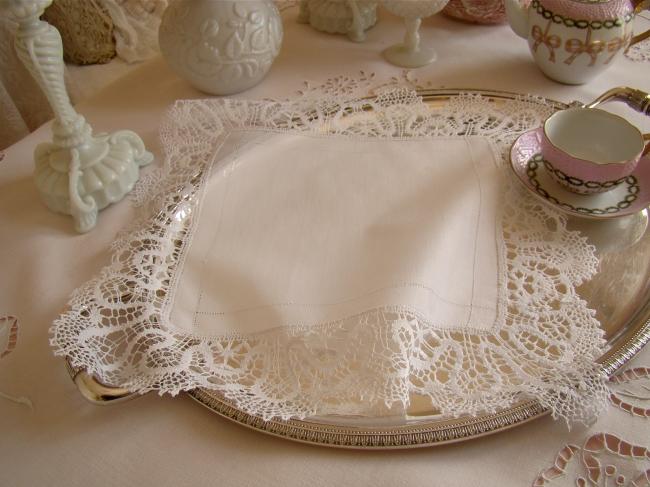 Beautiful table center in fine linen with bobbin lace 1900