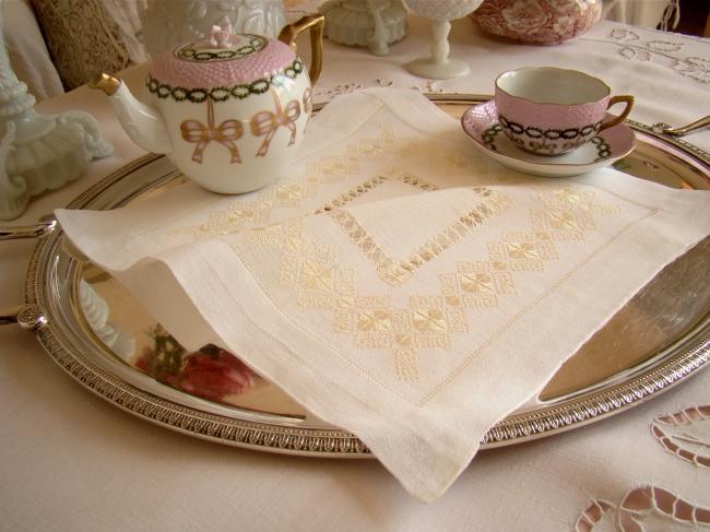 Charming table centre in muslin with gold silk thread embroidery 1900