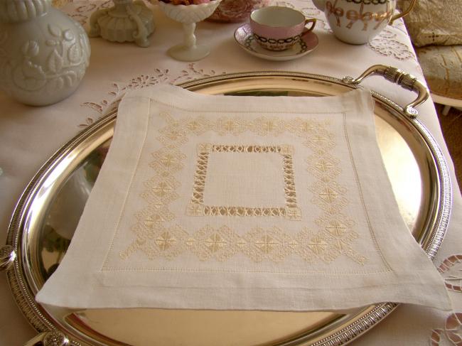 Charming table centre in muslin with gold silk thread embroidery 1900