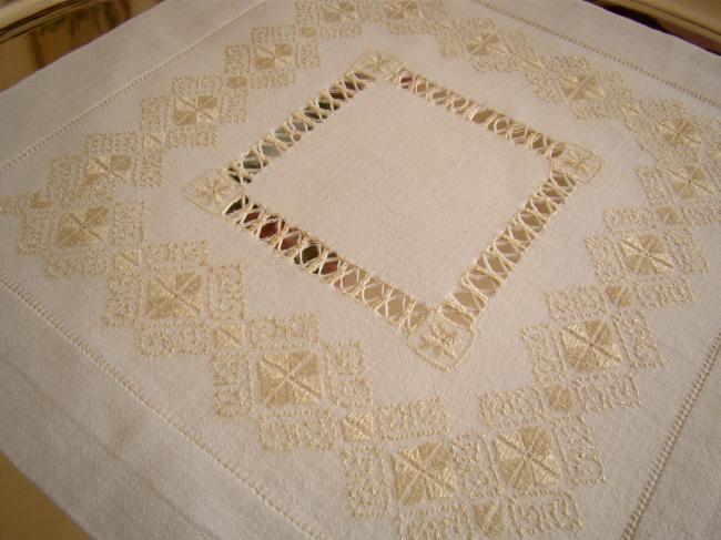 Charming table centre in muslin with gold silk thread embroidery 1900