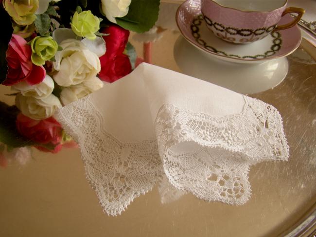 Lovely hand-made bobbin lace handkerchief in fine linen