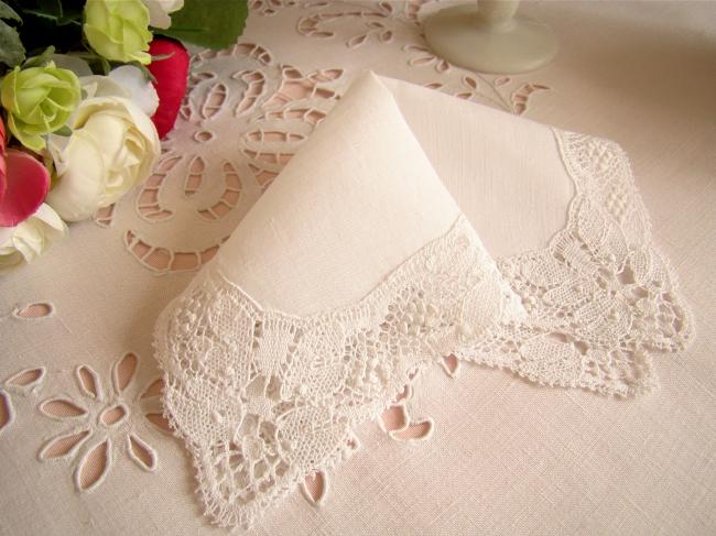 Lovely hand-made bobbin lace handkerchief in fine linen