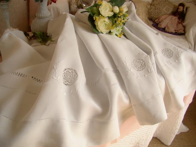 Superb linen sheet with hand-embroidered openwork and Venice inserts
