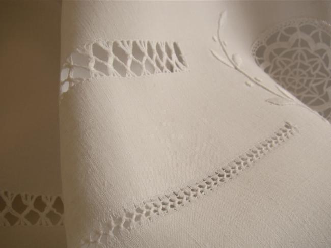Superb linen sheet with hand-embroidered openwork and Venice inserts