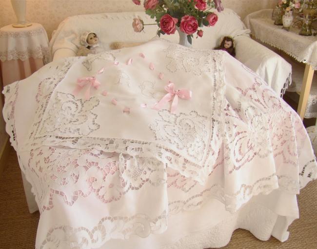 Magnifique drap de visite, fleurs ajourées & sa taie d'oreiller, monogramme RC