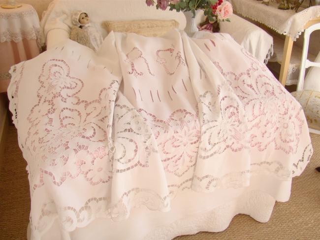 Magnifique drap de visite, fleurs ajourées & sa taie d'oreiller, monogramme RC