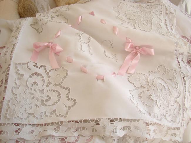 Magnificient sheet with its matching pillow case, Rich Richelieu hand-embroidery