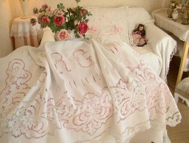 Magnificient sheet with its matching pillow case, Rich Richelieu hand-embroidery