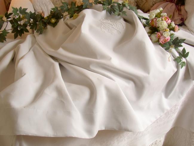 Beautiful huge sheet in pure linen thread with lovely large monogram LO