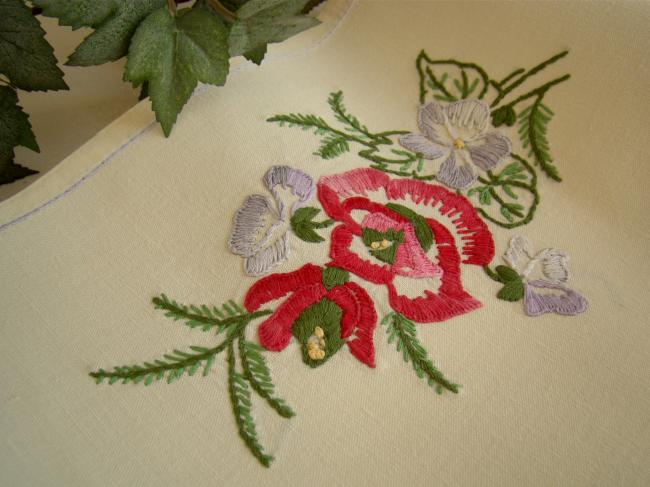 Romantic table runner with hand-embroidered sweet peas
