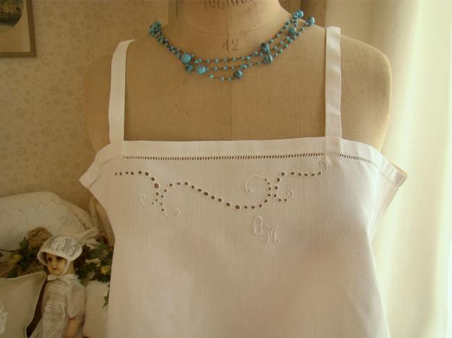 Lovely day shirt or short nightgown, with hand-embroidered pearls and mono OM