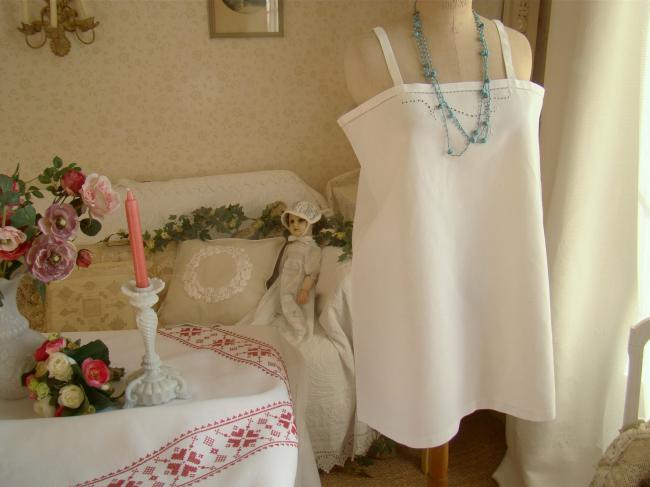 Lovely day shirt or short nightgown, with hand-embroidered pearls and mono OM