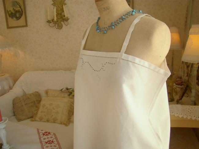 Lovely day shirt or short nightgown, with hand-embroidered pearls and mono OM