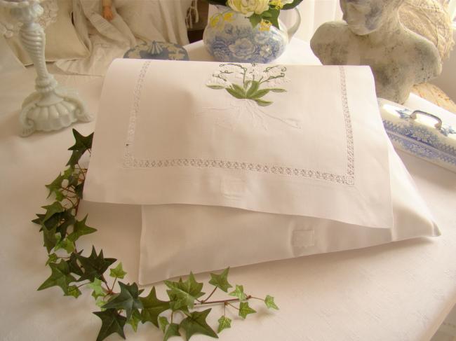 Romantique pochette à lingerie brodée à la main de muguet, rivière ajourée