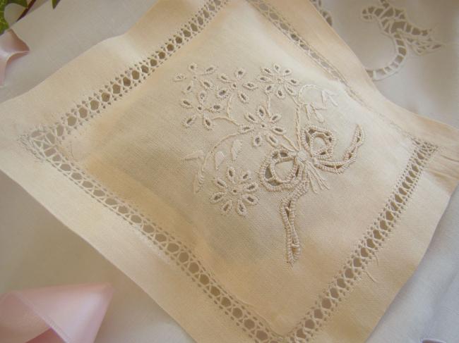 Charming lavander sachet with hand-embroidered openwork bouquet of flowers(ecru)