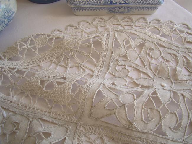 Beautiful table runner with hand-embroidered Richelieu flowers, bobbin lace 