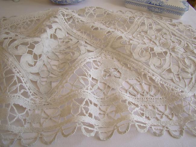 Beautiful table runner with hand-embroidered Richelieu flowers, bobbin lace 