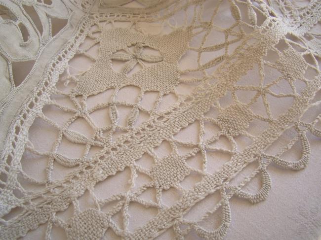 Beautiful table runner with hand-embroidered Richelieu flowers, bobbin lace 