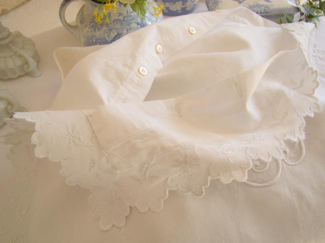 Pretty pillowcase in pure linen with hand-embroidered flowers and monogram PB