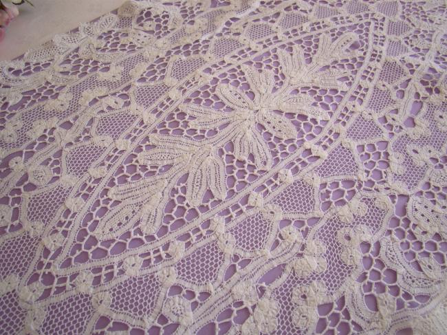 Superb table runner with Renaissance tape lace
