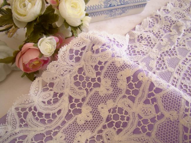 Superb table runner with Renaissance tape lace