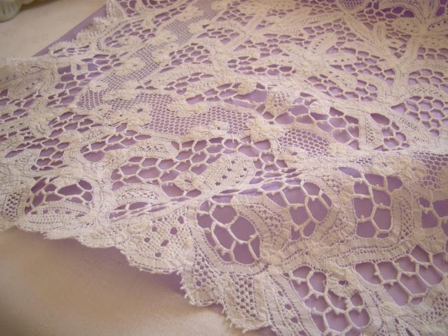 Superb table runner with Renaissance tape lace