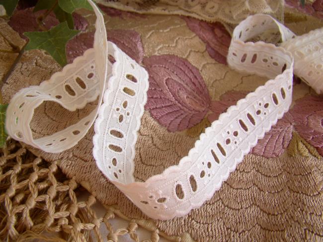 Charmante bande passe-ruban festonnée d'entre-deux en broderie (22mm)