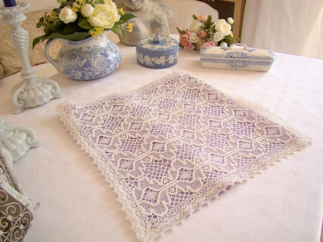 Adorable table mat with lace