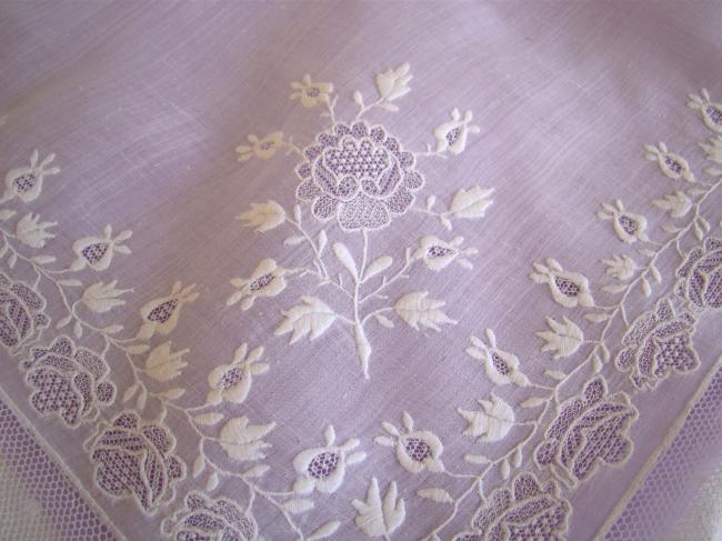 Rare and exceptional huge ball embroidered handkerchief and handmade lace 1870