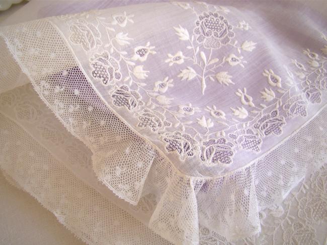 Rare and exceptional huge ball embroidered handkerchief and handmade lace 1870