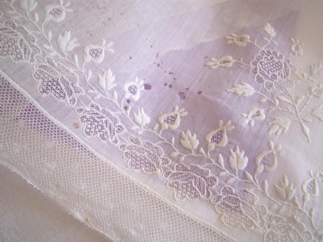 Rare and exceptional huge ball embroidered handkerchief and handmade lace 1870