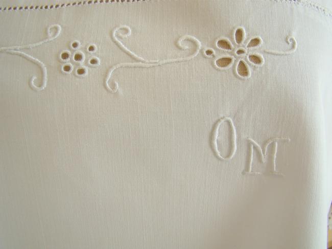Romantic day shirt or short nightgown, with hand-embroidered flowers and mono OM