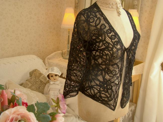 Rare evening jacket made in black ribbon lace Renaissance 1900